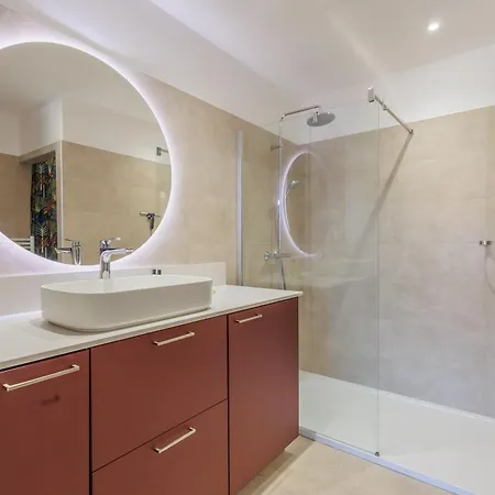 Lägenhet Le Palmier - A 5 Min Vue Et Montagne *